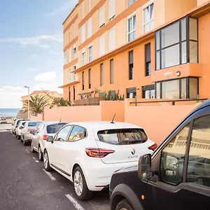 medano-1-linea-mar-surf-piscina-terraza-parking-el-cabezo.tenerifehoteles.net/